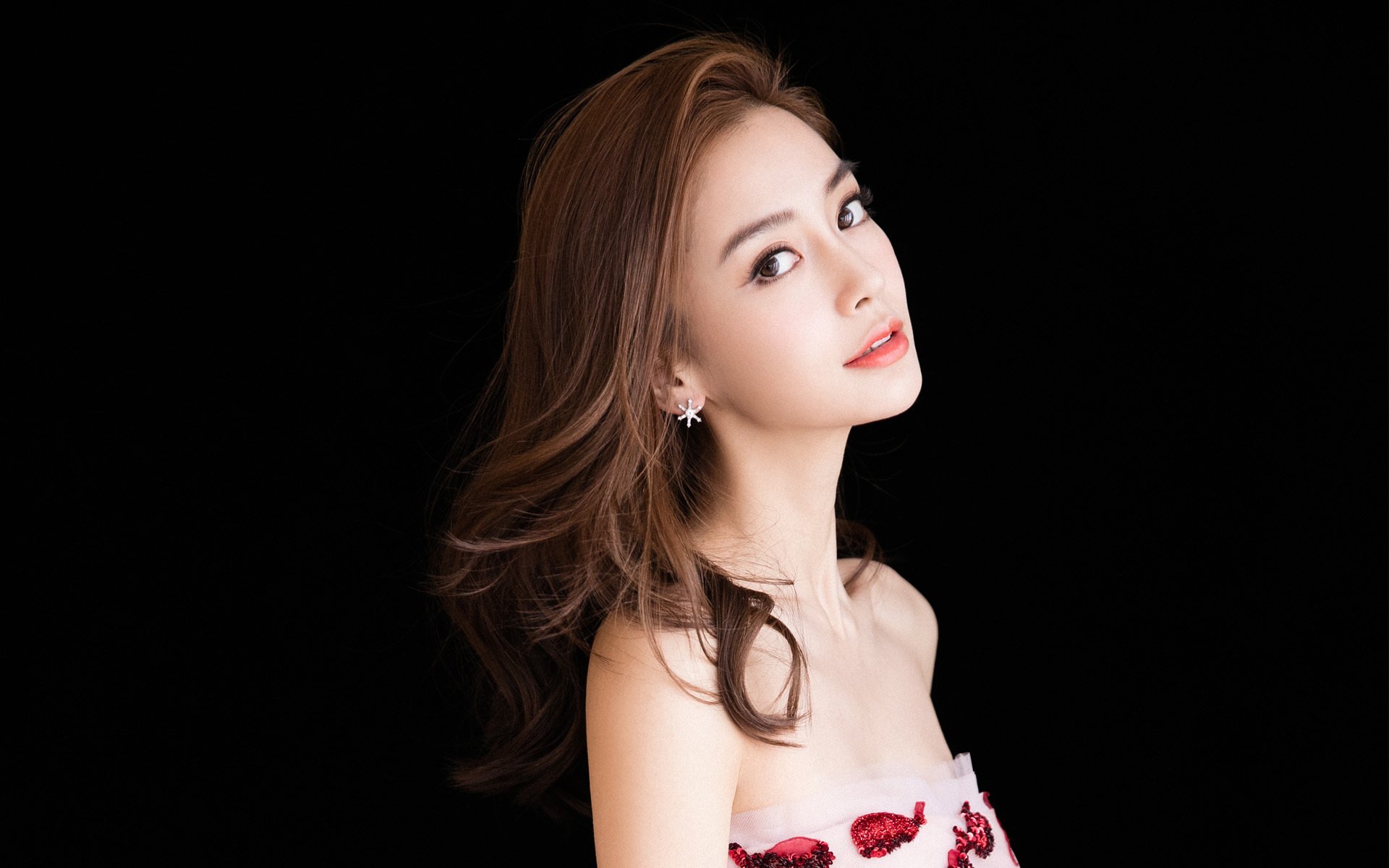 火箭爆冷击败雄鹿中锋表现出色,火箭仅被雄鹿横扫